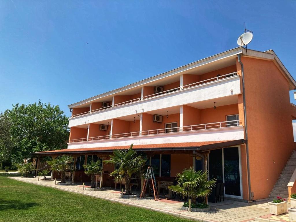 Delfini Holiday Homes Ulcinj Exterior photo